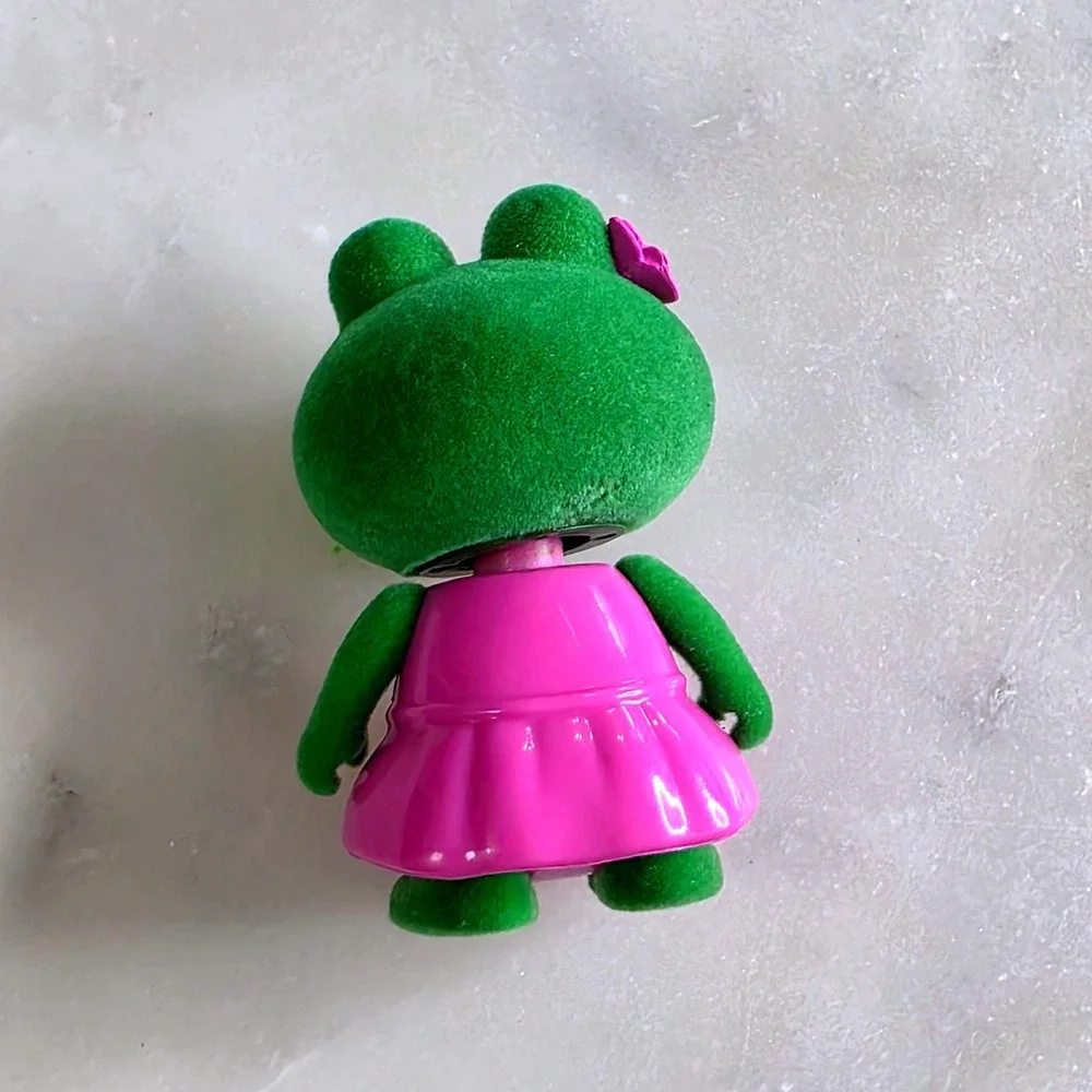 Li'l Woodzeez Bobbleez Battat Green Farley Frog Pink Dress Heart Figure Toy 037